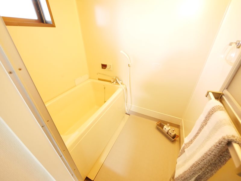 バス・シャワールーム　追焚き給湯、シャワー