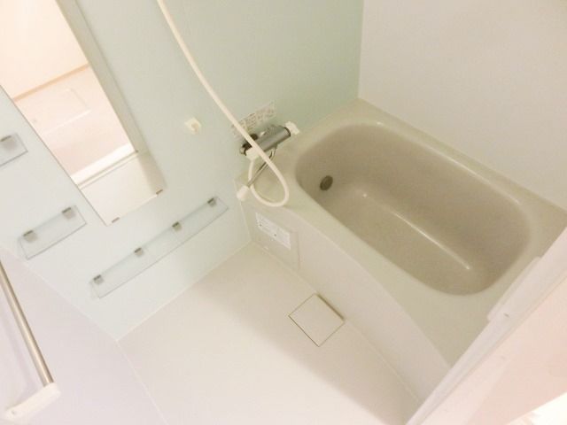 バス・シャワールーム　経済的な追焚付き