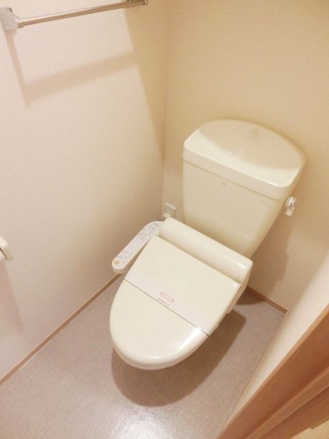 トイレ　温水洗浄付きです