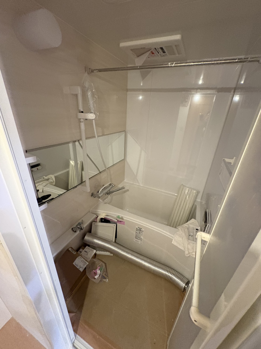 バス・シャワールーム　※リフォーム中の写真です