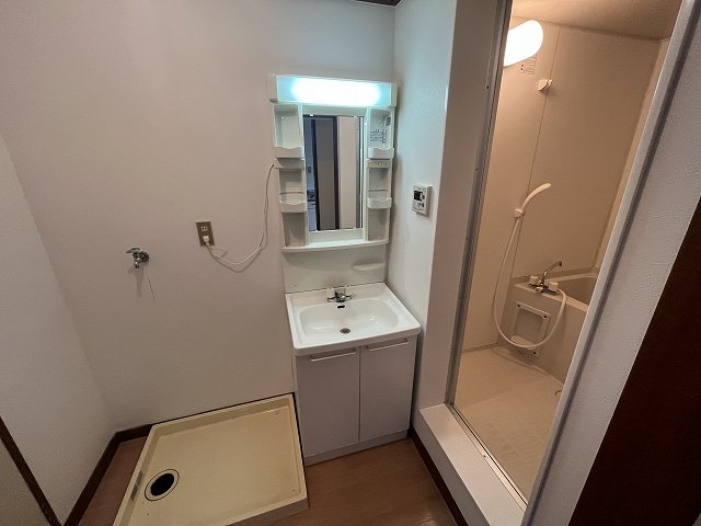 洗面設備　脱衣スペースもあります