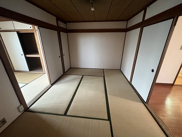 居室・リビング　明るい和室です