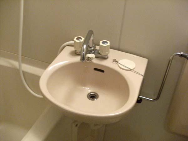 洗面設備　コンパクトで使いやすい洗面所