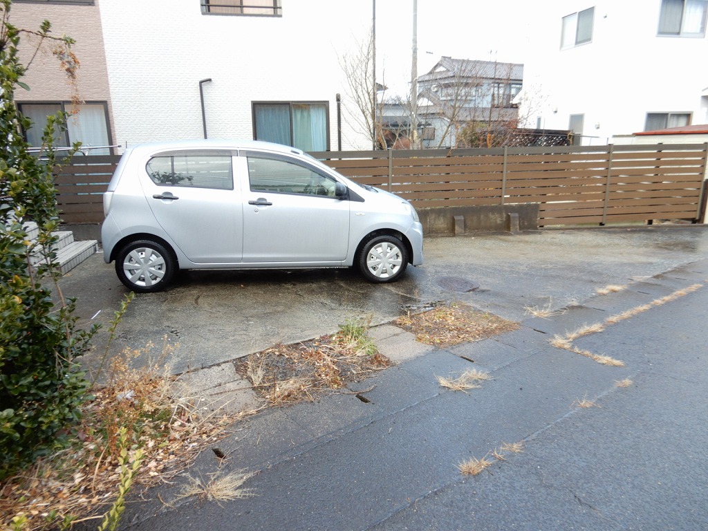駐車場　２台駐車を希望する場合は、車種ご確認ください。