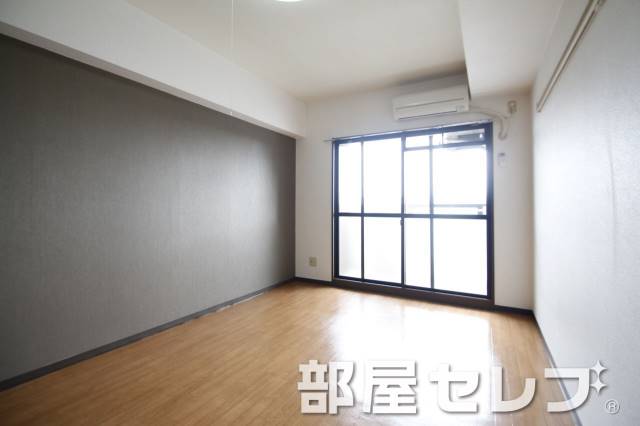 居室・リビング　南向きのお部屋。