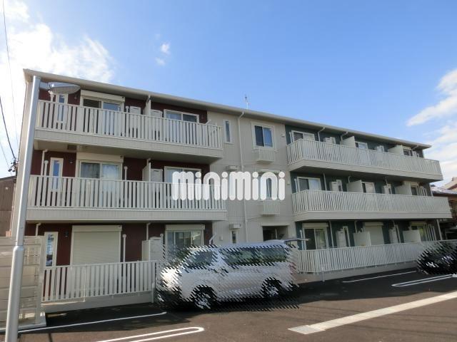 建物外観　１号線が近く、アクセス便利な立地