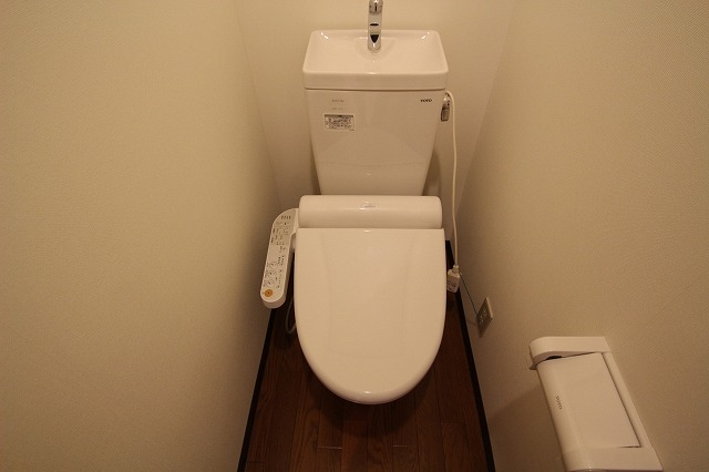 トイレ　同物件、別号室のものです。