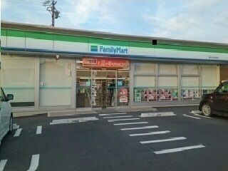 コンビニ　ファミリーマート様（コンビニ）まで1000m