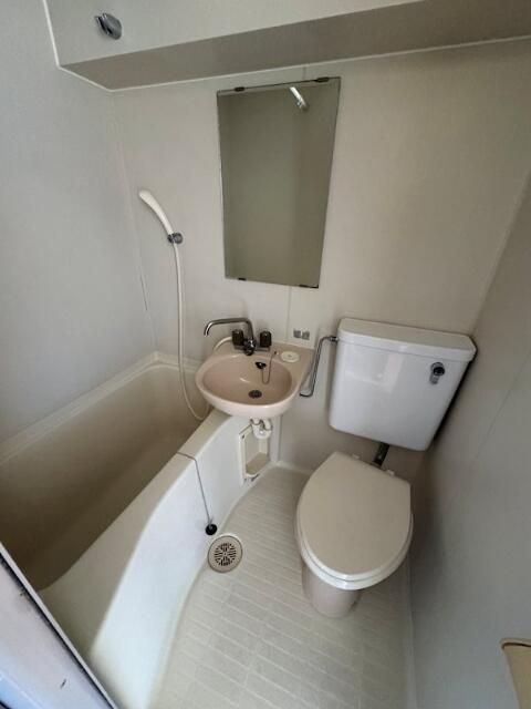 バス・シャワールーム　バス・トイレ・洗面台は同室となります