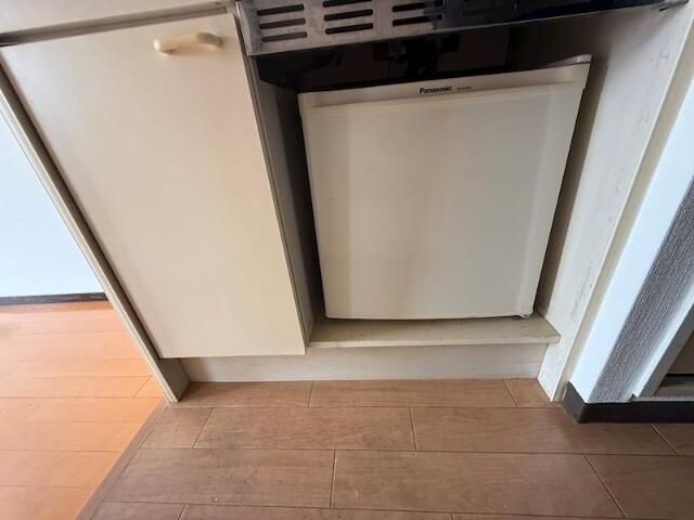 その他　小型冷蔵庫付です