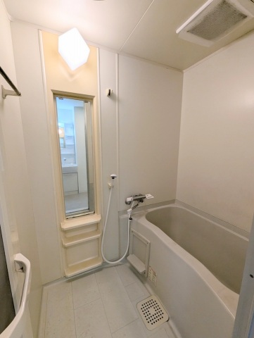 バス・シャワールーム　綺麗な浴槽