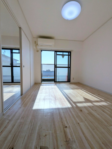 その他部屋・スペース　南向きで明るい洋室