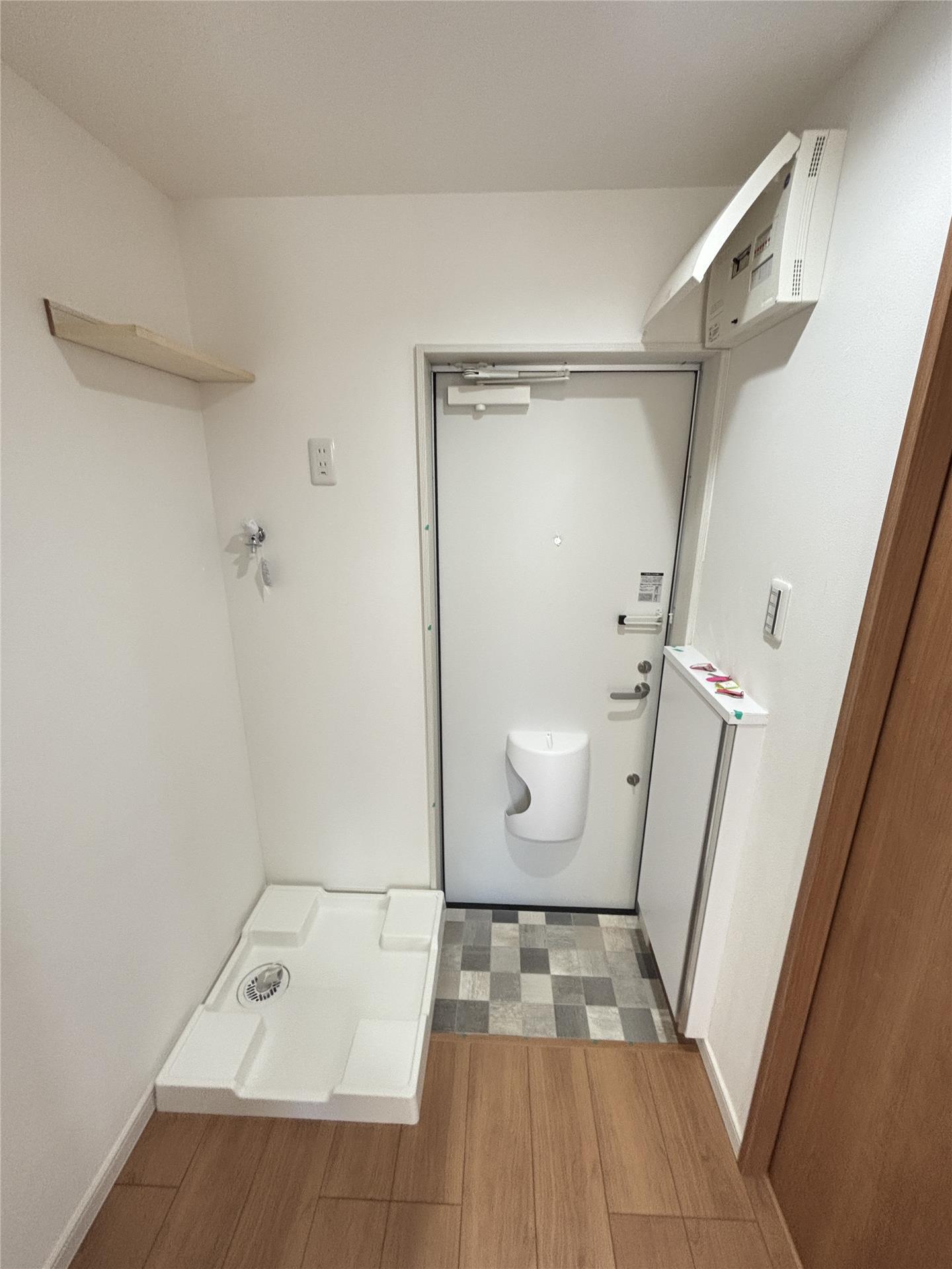 玄関　建築中のため類似物件の参考写真です