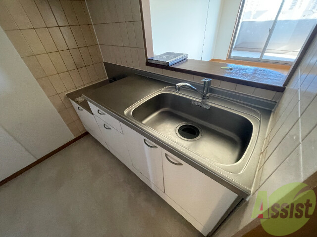 キッチン　キッチンはこちらです。流しが広くて使いやすそうです。