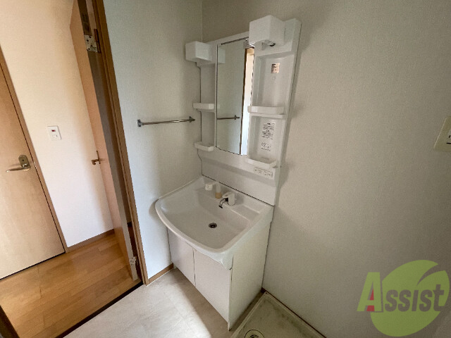 洗面設備　シャンプードレッサー。身支度はここでばっちり。