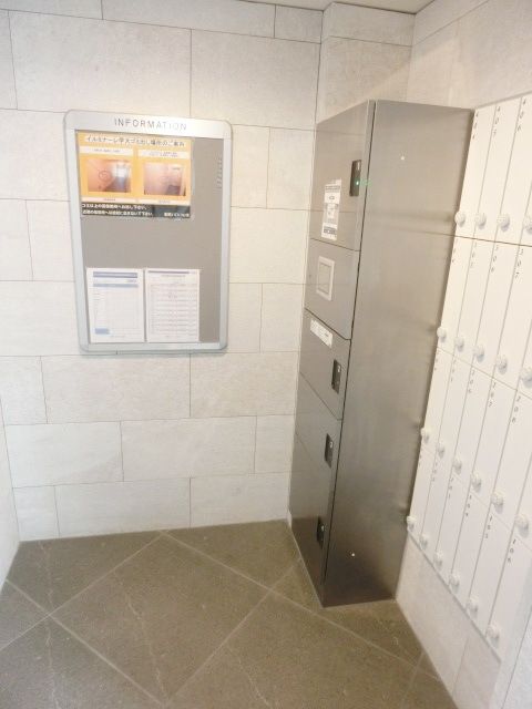 エントランス　宅配ボックス