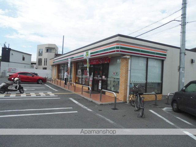 コンビニ　セブンイレブン（コンビニ）まで922m