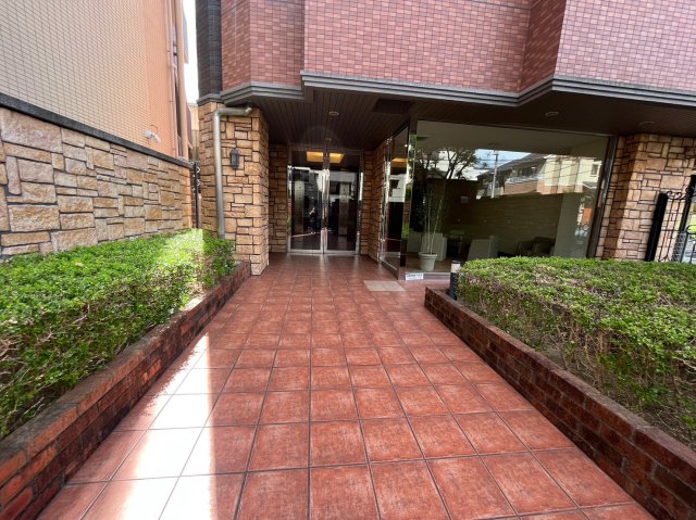 エントランス　詳細は、RISUMO江坂本店までお問合せください♪