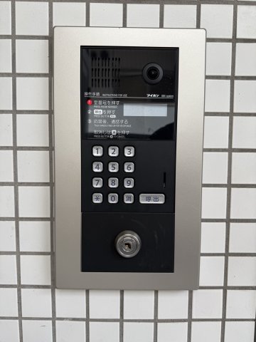 エントランス　防犯対策に有効なオートロック付きのエントランスです！一人暮ら