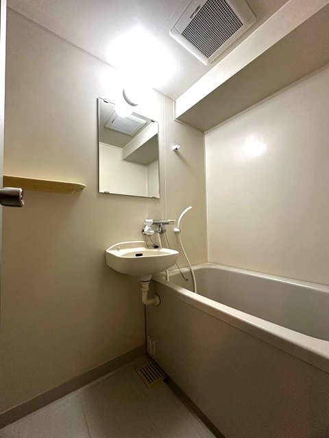 バス・シャワールーム　※参考写真※バスルームは洗面台付きの2点ユニットです♪お風呂