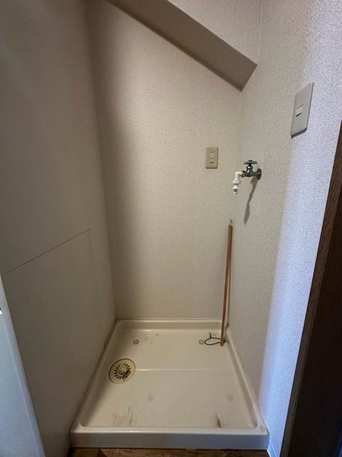 その他設備　※参考写真※玄関にある室内洗濯機置き場です♪室内に置けるので