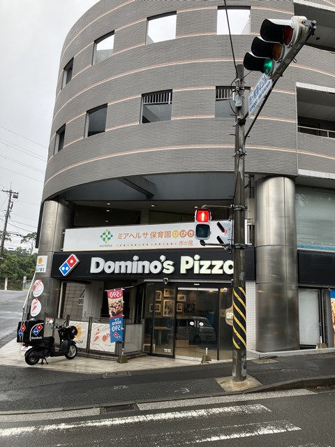 建物外観　東急田園都市線「市が尾」駅まで徒歩3分！鉄筋コンクリートの3