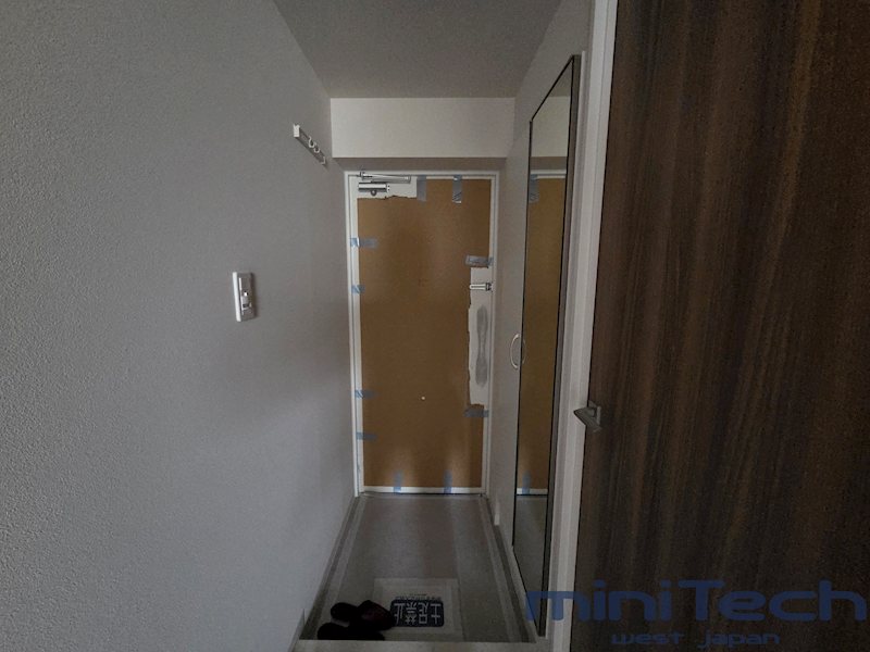 玄関　現地モデルルーム写真のため現況優先