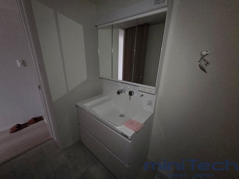 洗面設備　現地モデルルーム写真のため現況優先