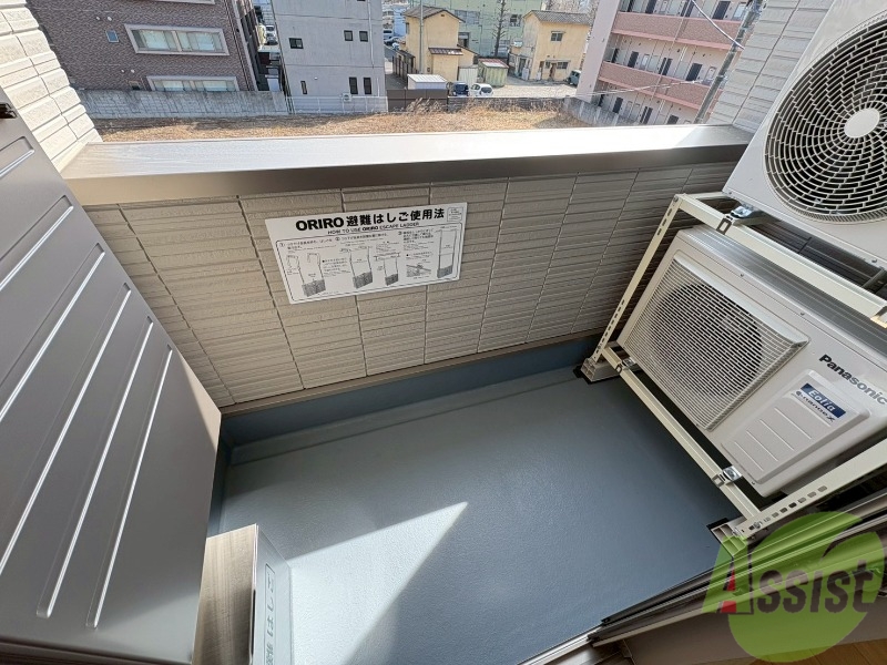 バルコニー　バルコニーがあるので洗濯物も干せますね。