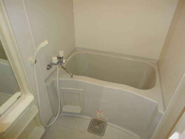 バス・シャワールーム　ゆったりとしたバスルーム