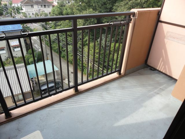 バルコニー　日当たり良好ベランダ