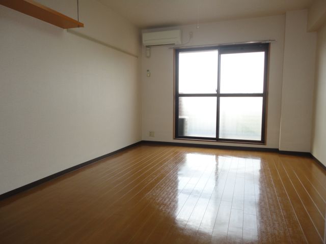 居室・リビング　広々９．５帖の洋室