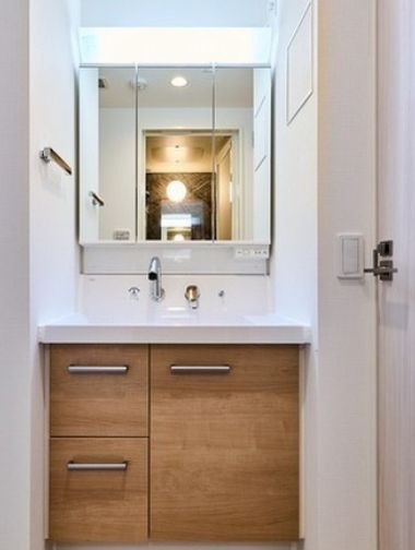 洗面設備　独立洗面台です