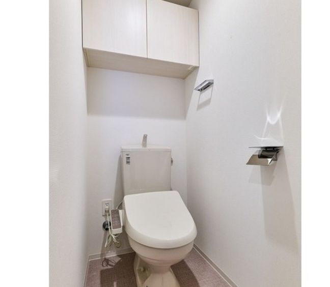 トイレ　落ち着いた色調のトイレです