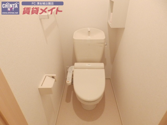 トイレ　同物件別室の写真です