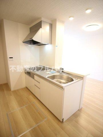 キッチン　写真は反転タイプ別室