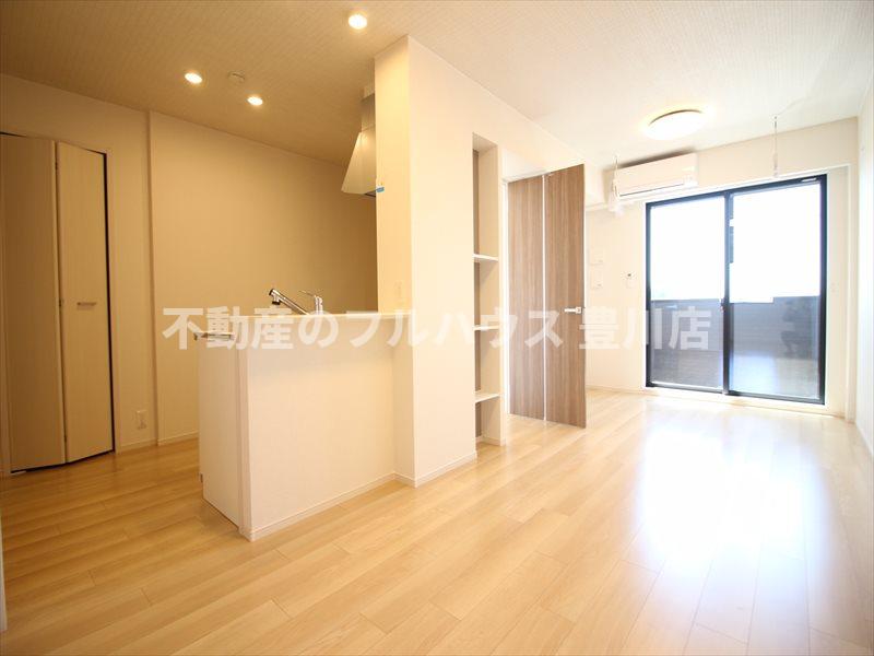 居室・リビング　写真は反転タイプ別室