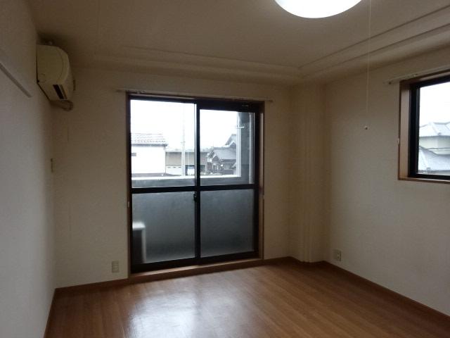 居室・リビング　室内