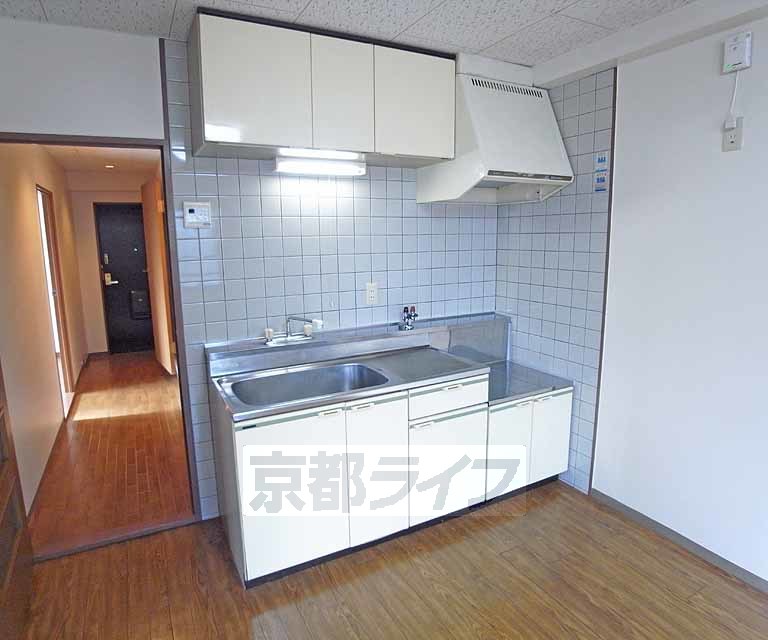 キッチン　コンパクトな使いやすいキッチン。ガス栓もコンセントも有...