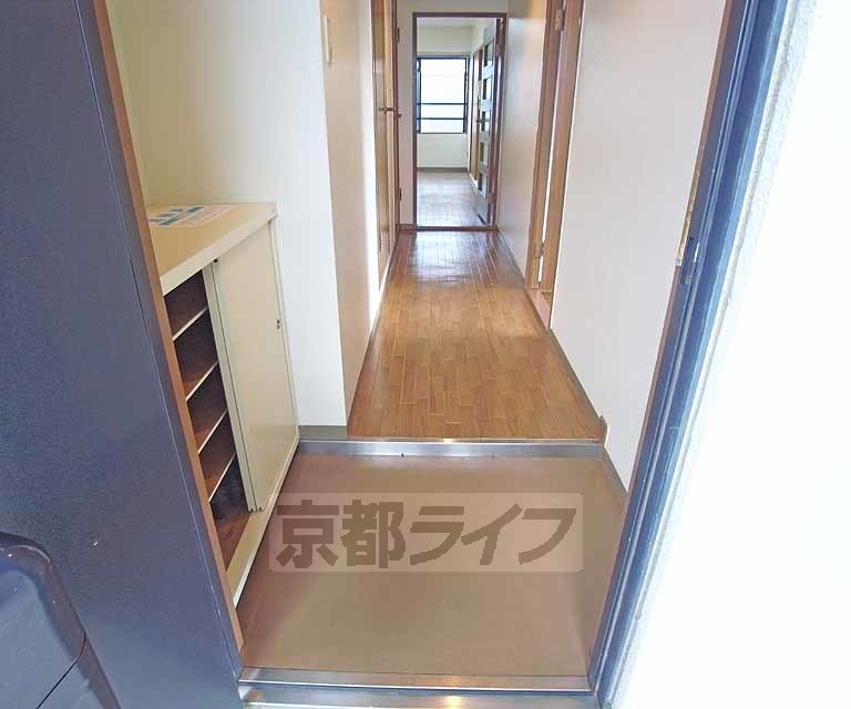 玄関　玄関間口もスッキリしていて明るいです