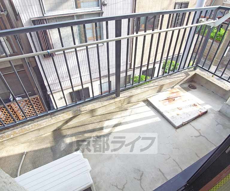 バルコニー　広い幅のバルコニー