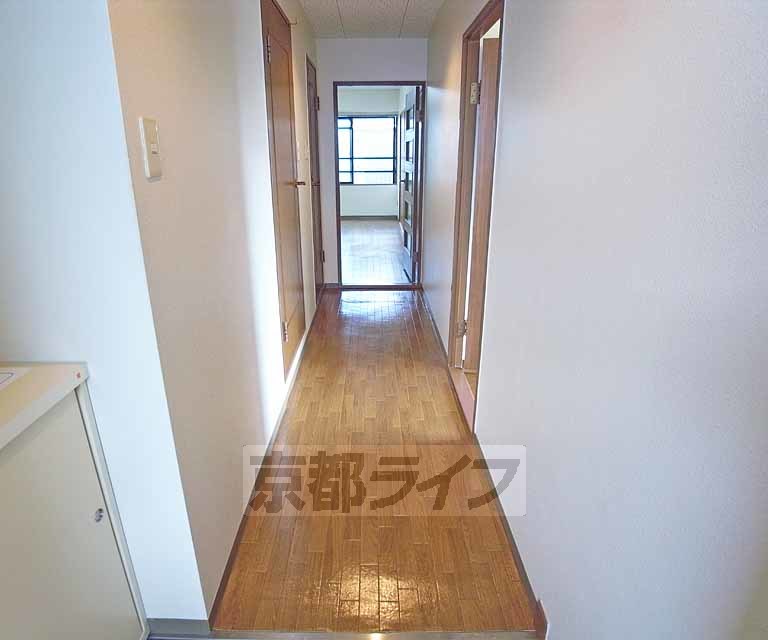 その他部屋・スペース　廊下もスッキリとした感じです。