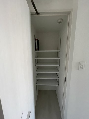 収納　502号室参考写真です（PURE WHITE)