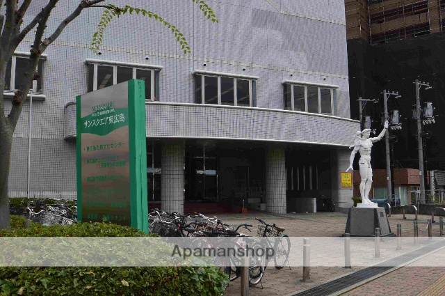 図書館　東広島市立サンスクエア児童青少年図書館（図書館）まで261m