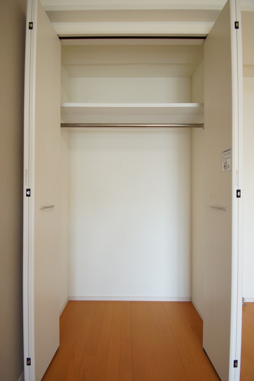 収納　ハンガーパイプ付きのクローゼット