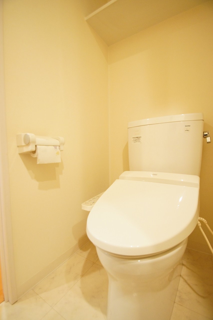 トイレ　温水洗浄便座
