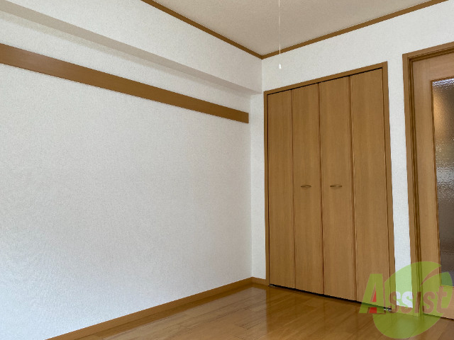 その他部屋・スペース　日中からは陽がよく入ってきます。暖かくて気持ち良いですよ。