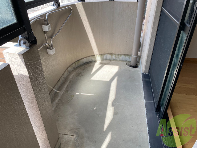 バルコニー　バルコニーは奥行きがあり、作業も余裕を持ってできそうです。