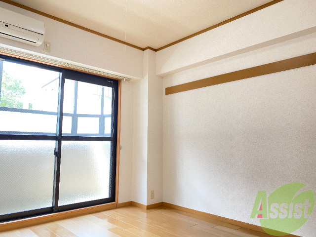 居室・リビング　お写真は１０５号室のものになります。ご参考にしてくださいませ