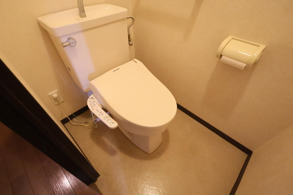 トイレ　温水洗浄便座